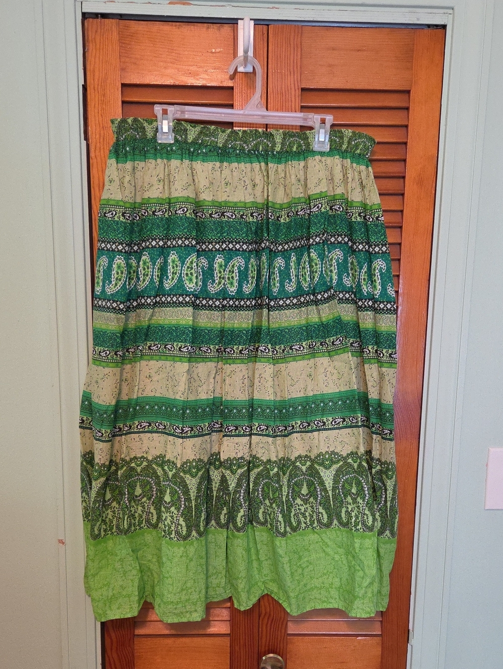 Bobbie Brooks Green Paisley-Striped Midi Skirt